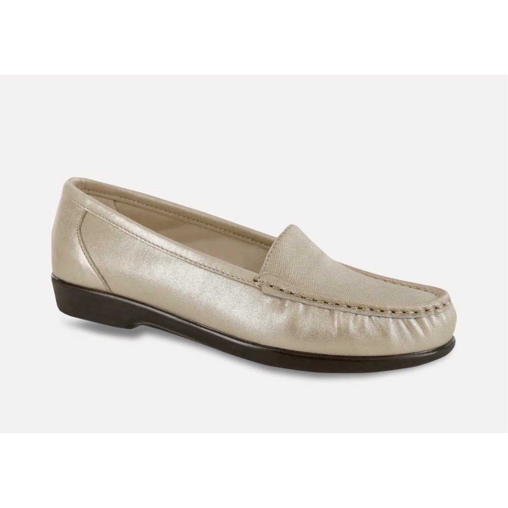 SAS Simplify‎ slip-on loafers in a metallic pearl leather Size 6.5 N